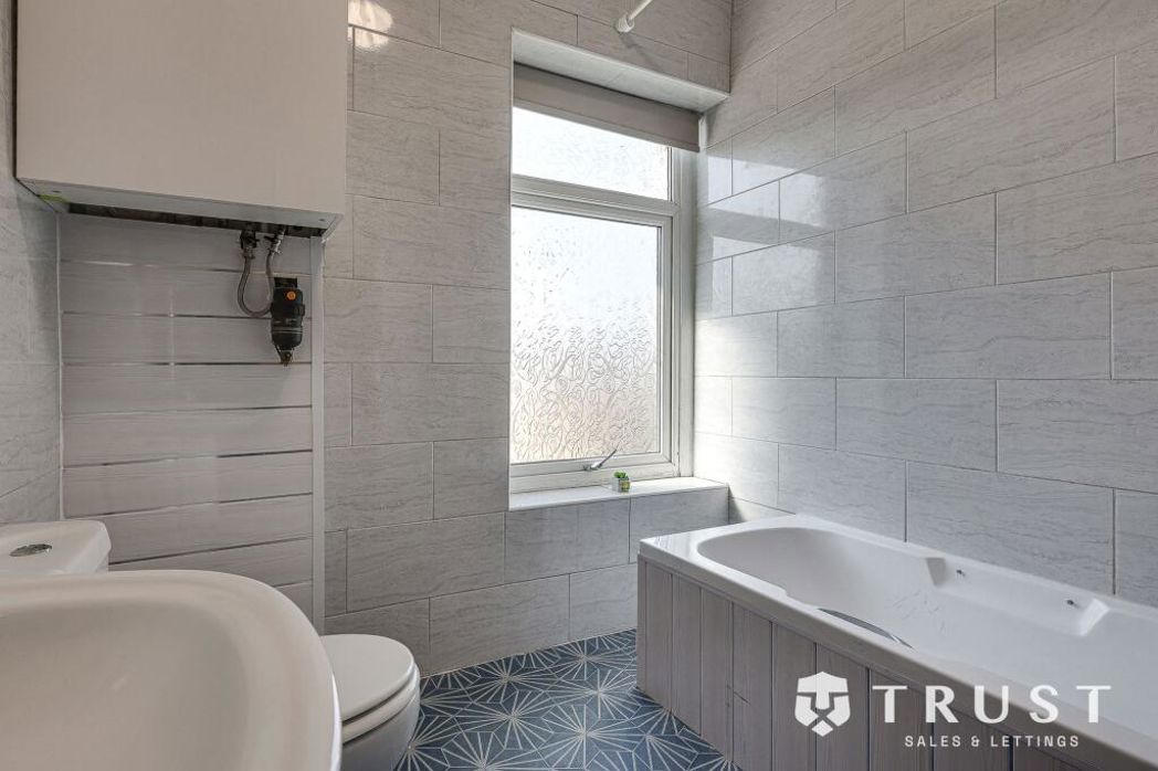 Property image 11 of 13