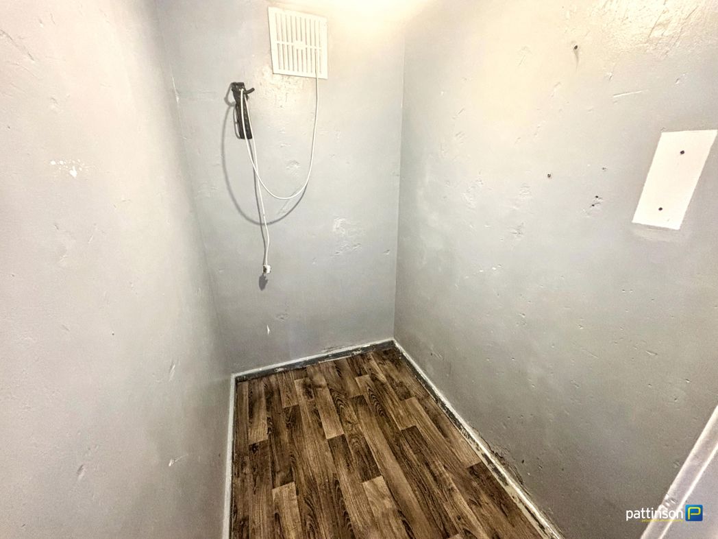 Property image 10 of 17