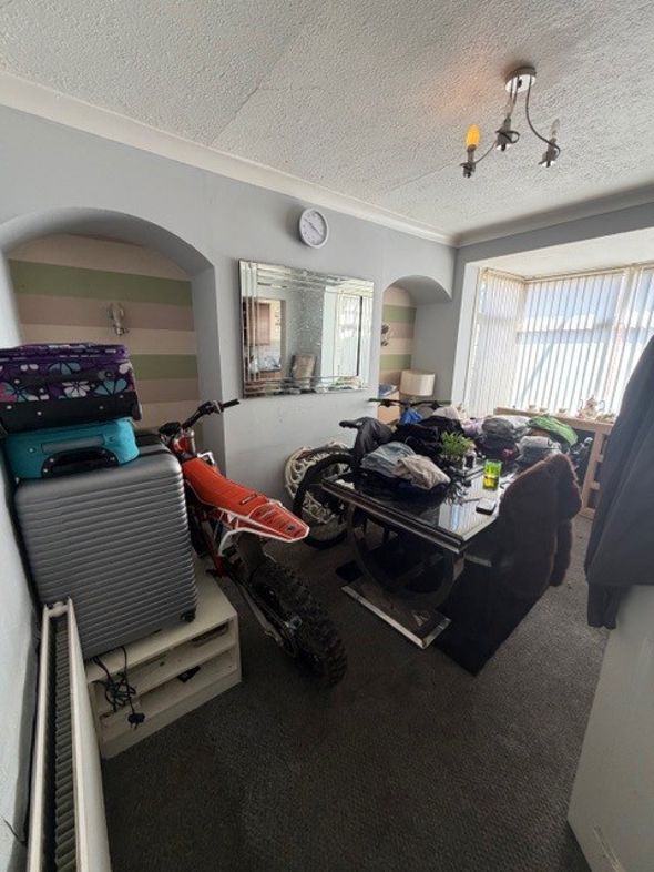 Property image 4 of 11