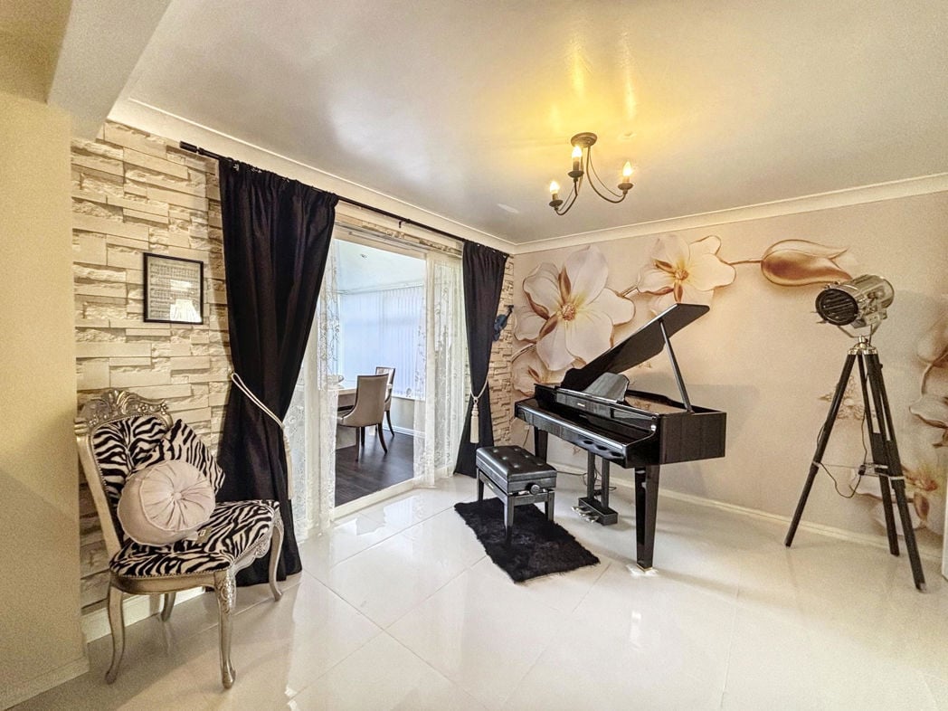 Property image 11 of 29