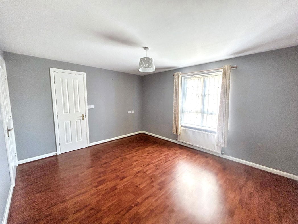 Property image 6 of 9