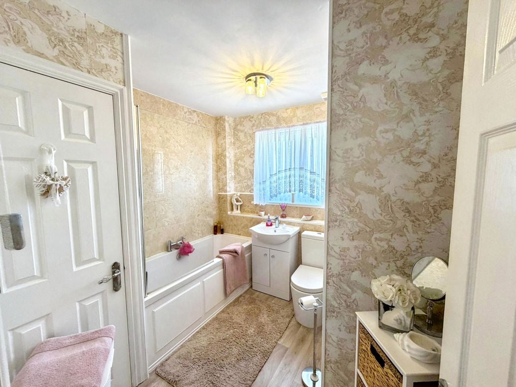 Property image 14 of 17