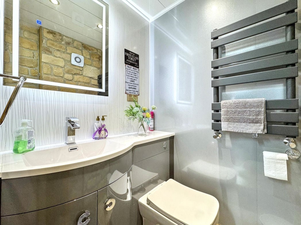 Property image 12 of 27