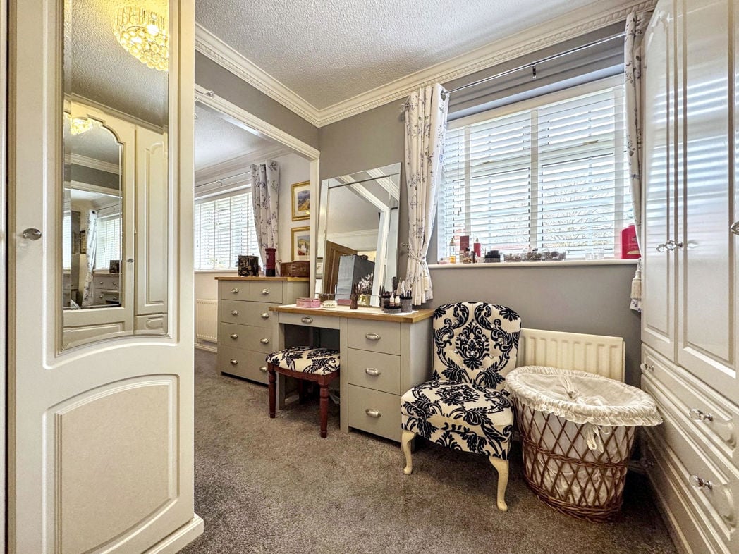 Property image 16 of 27