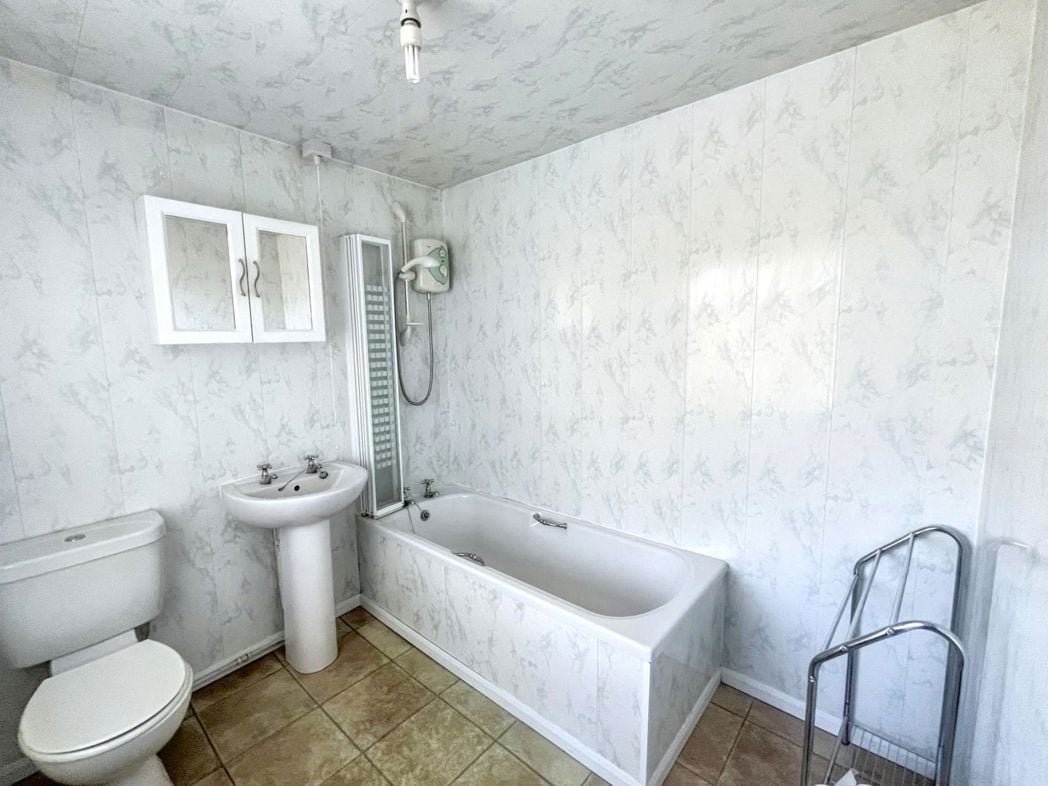 Property image 10 of 16