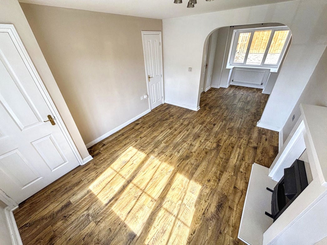 Property image 3 of 21