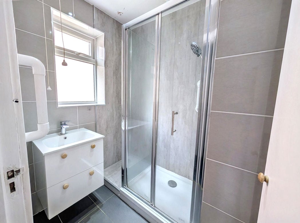 Property image 5 of 6