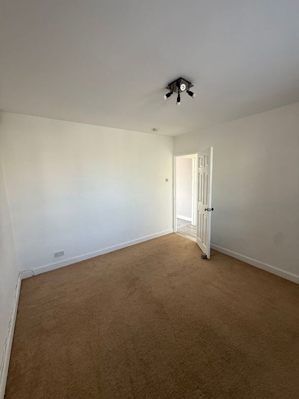 Property image 12 of 16