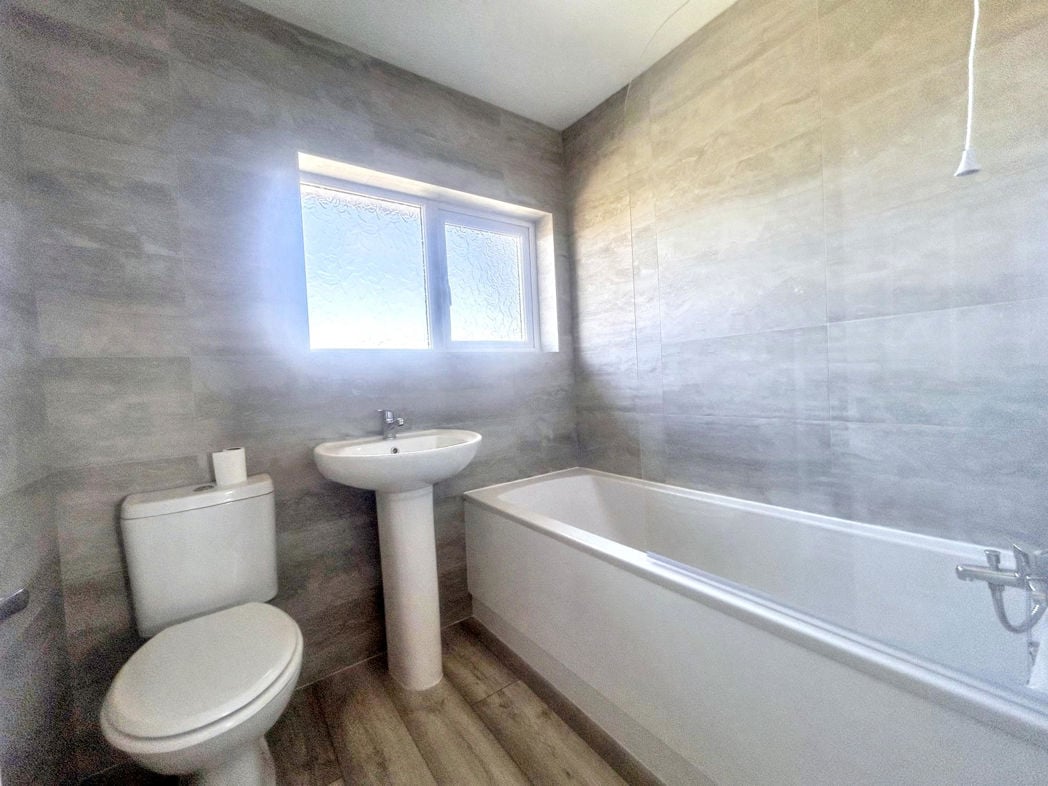 Property image 11 of 21