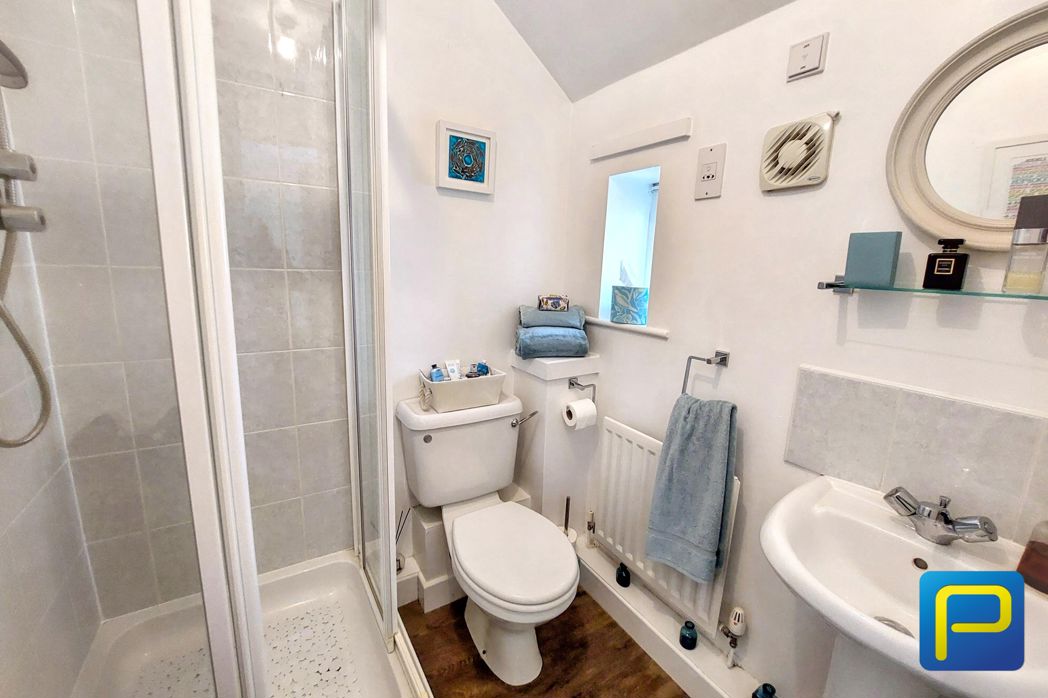 Master Bedroom En Suite
