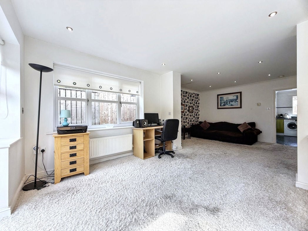 Property image 11 of 23