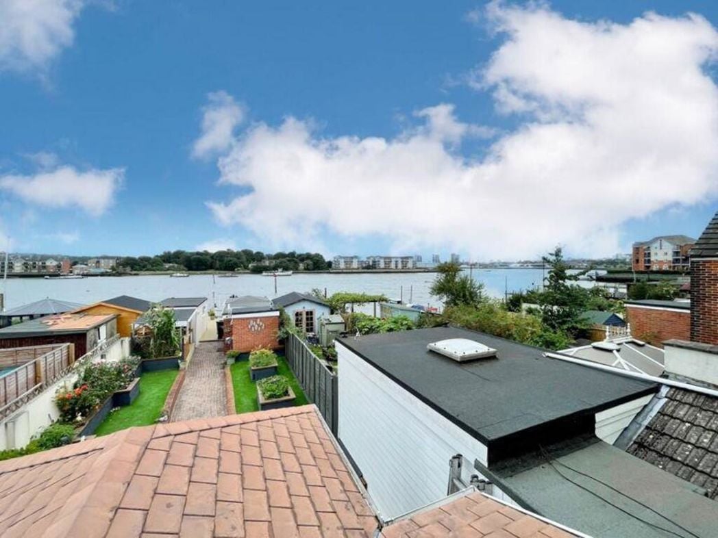 Property image 2 of 20