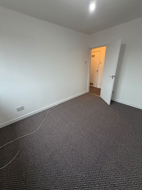 Property image 11 of 12