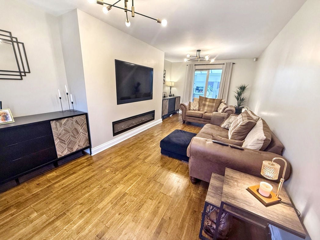 Property image 4 of 43
