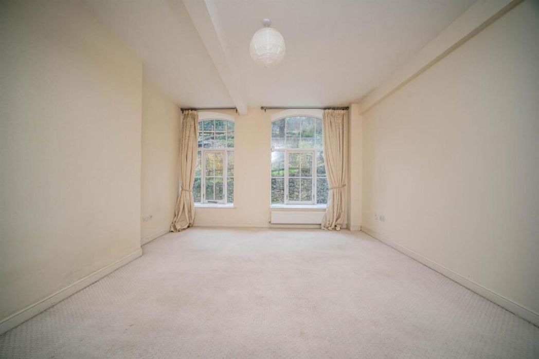 Property image 8 of 13