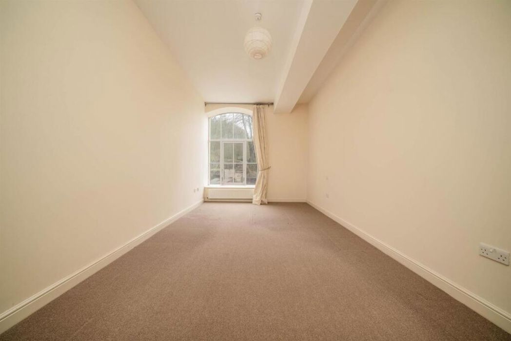 Property image 11 of 13