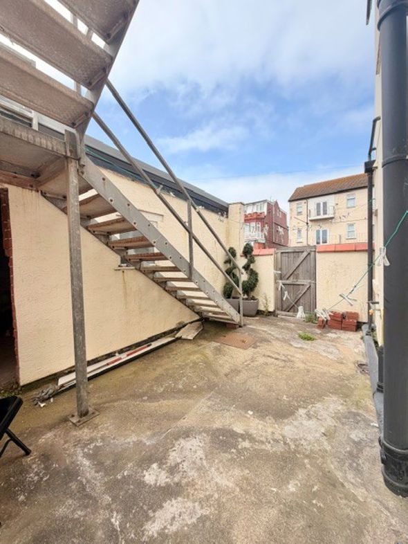Property image 5 of 37