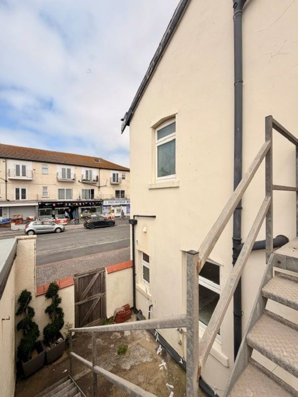 Property image 21 of 37