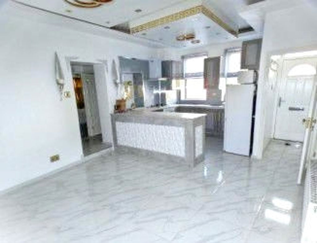 Property image 3 of 7