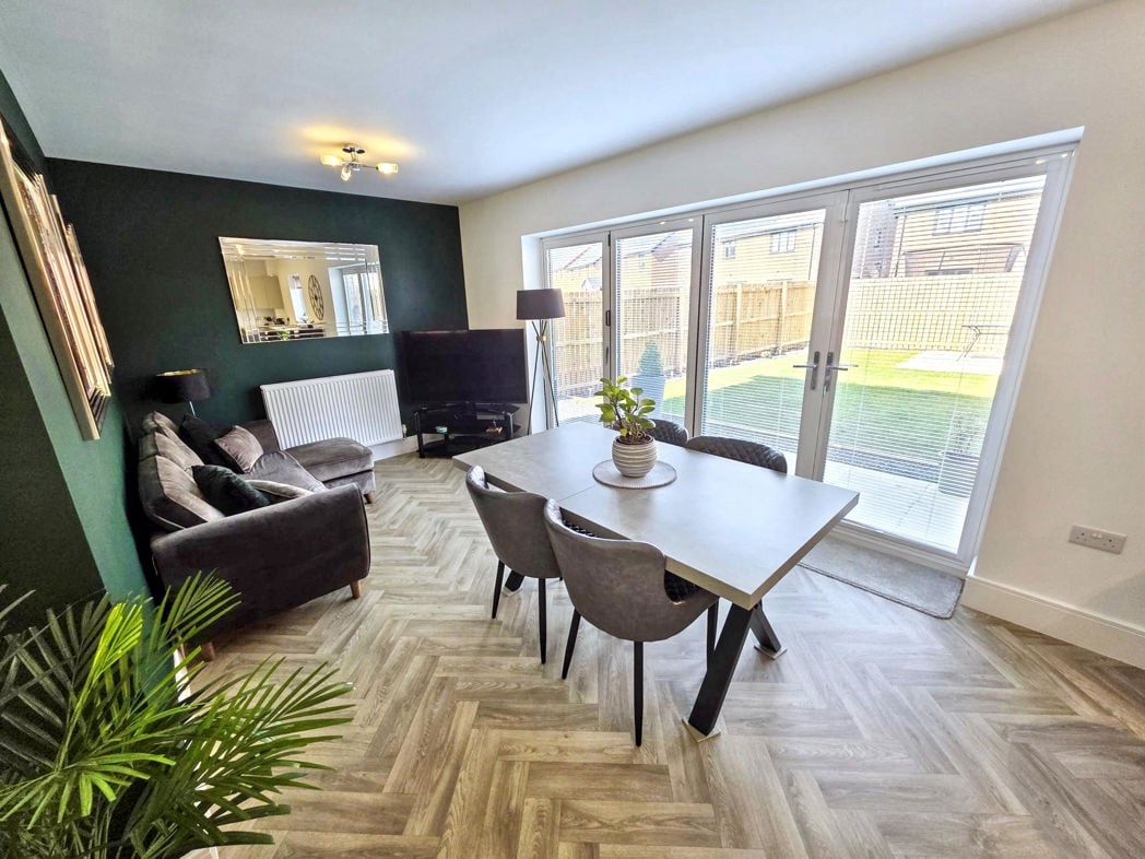 Property image 8 of 37