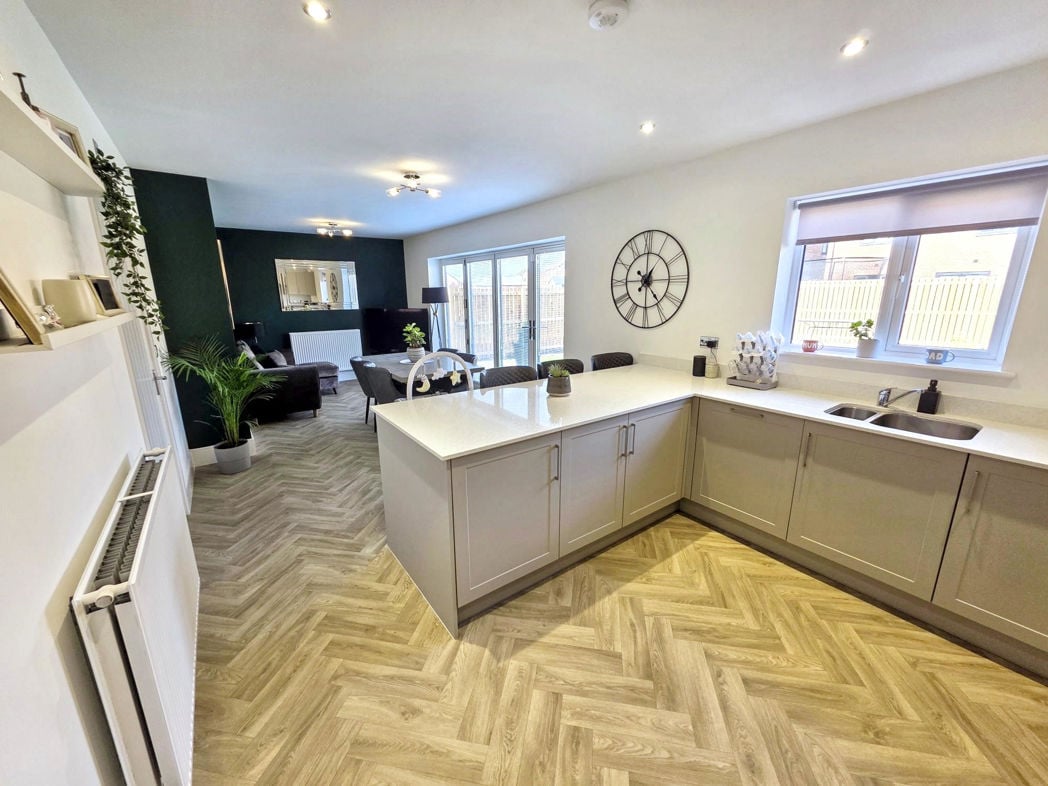 Property image 11 of 37