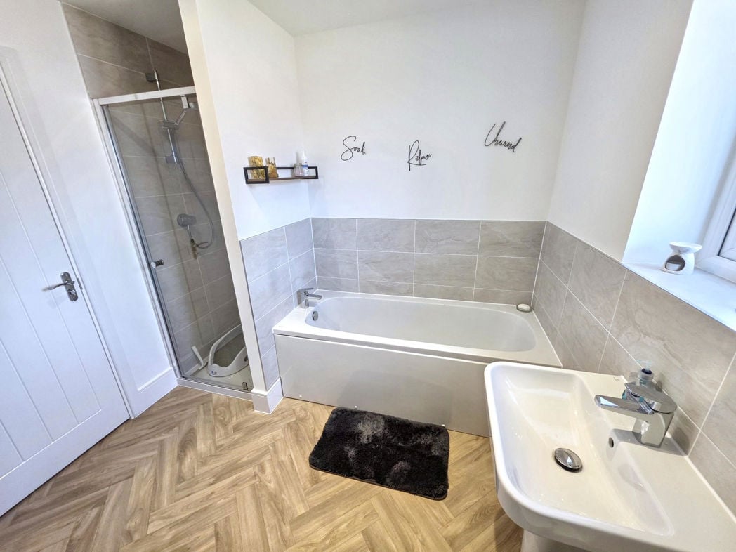 Property image 24 of 37