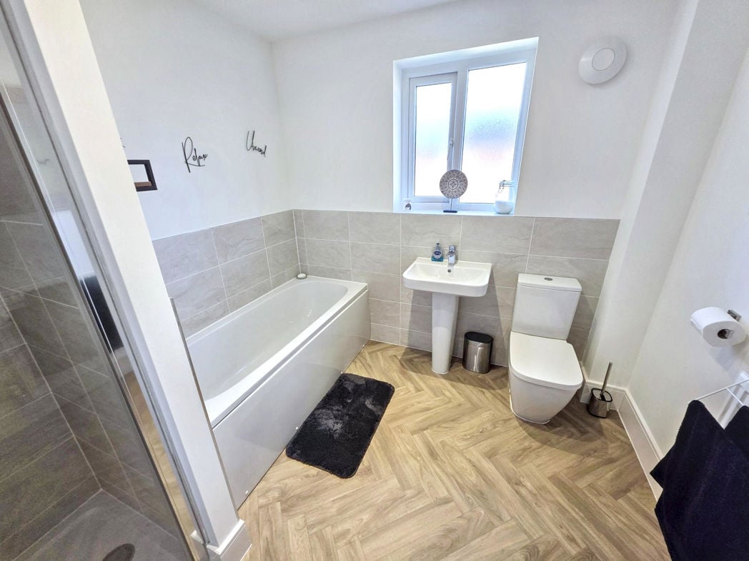 Property image 25 of 37