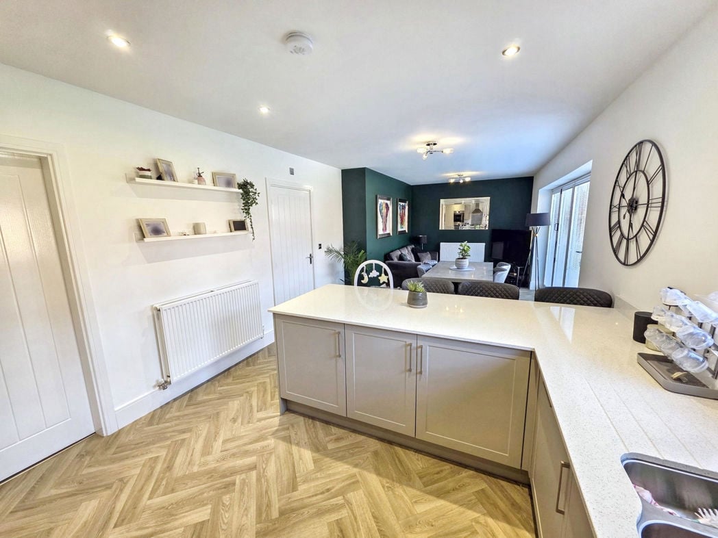 Property image 12 of 37