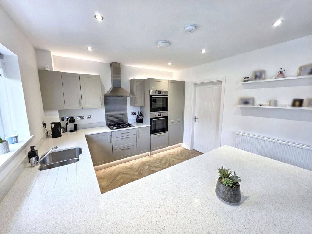 Property image 10 of 37