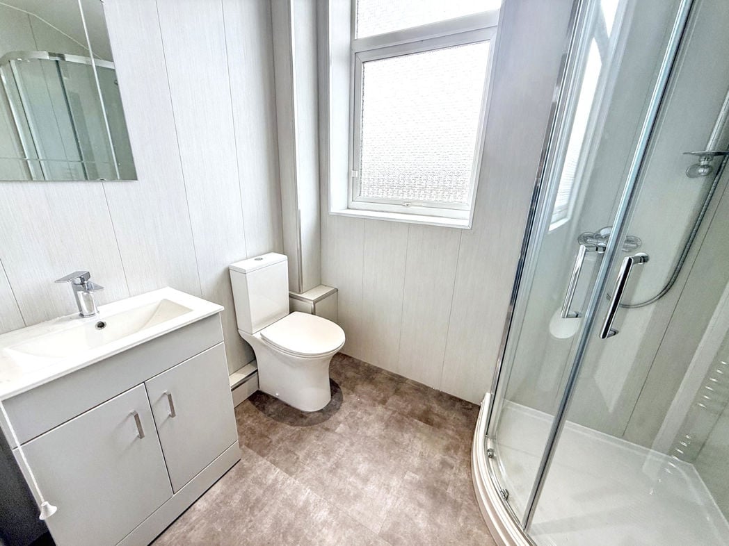 Property image 5 of 8