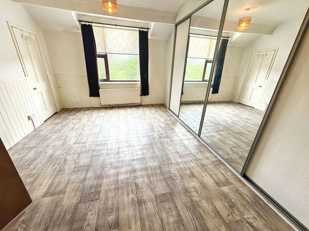 Property image 6 of 8