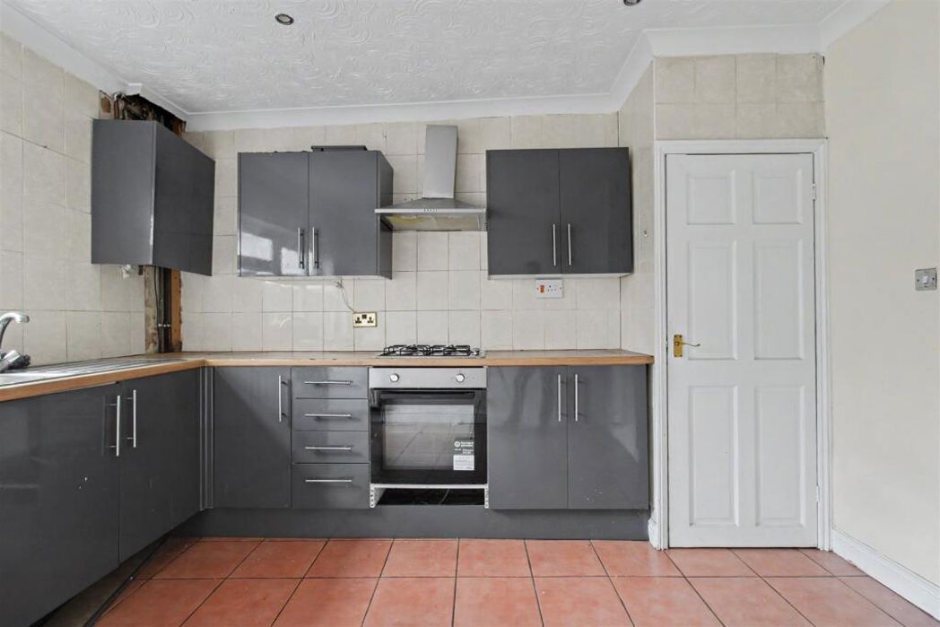 Property image 2 of 12