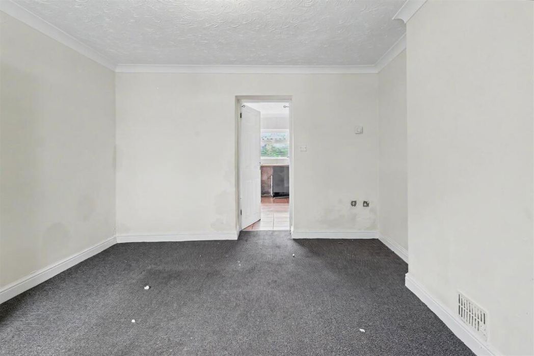 Property image 3 of 12