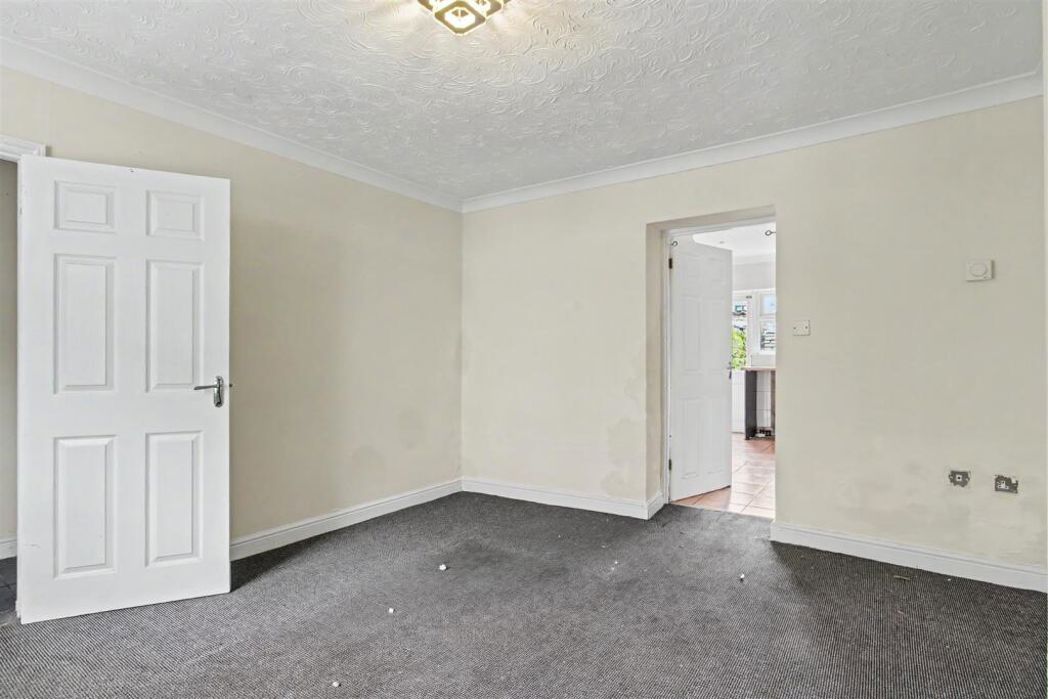 Property image 5 of 12