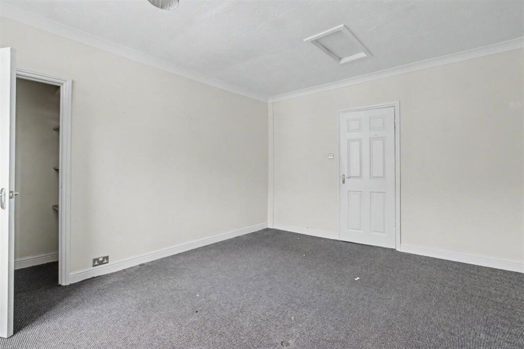 Property image 8 of 12