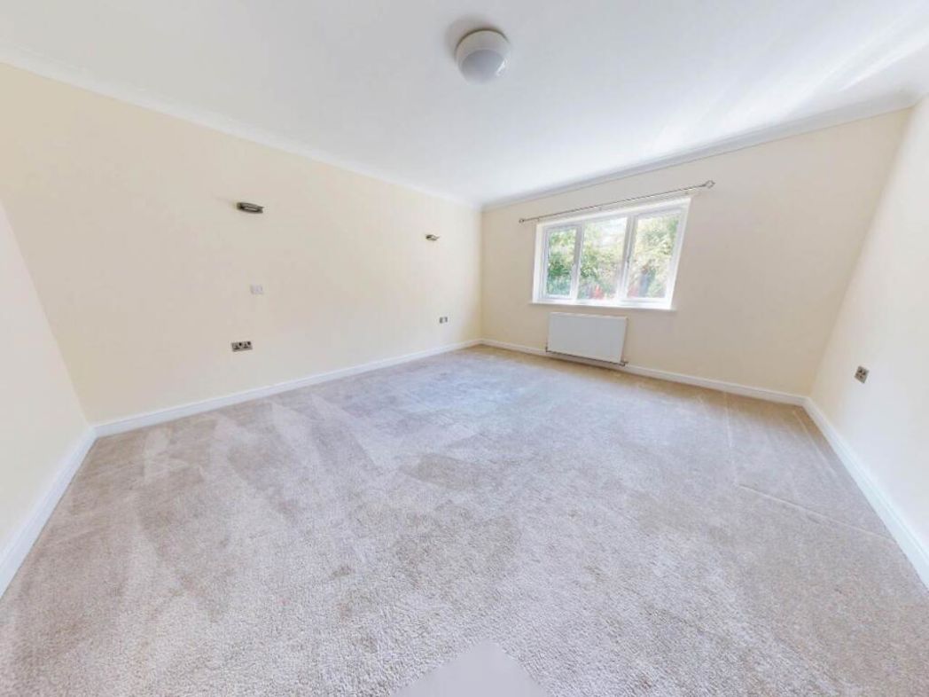 Property image 14 of 17