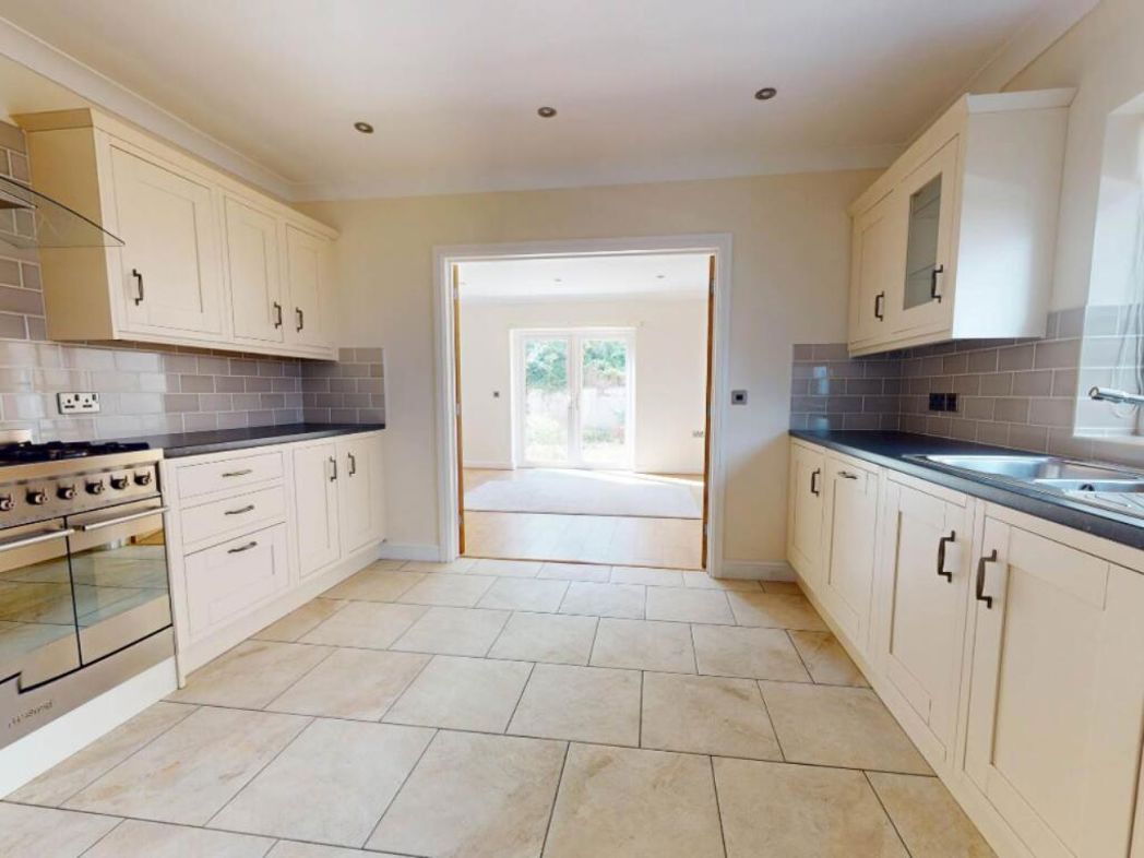 Property image 4 of 17
