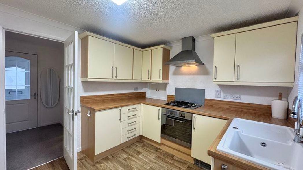 Property image 2 of 16