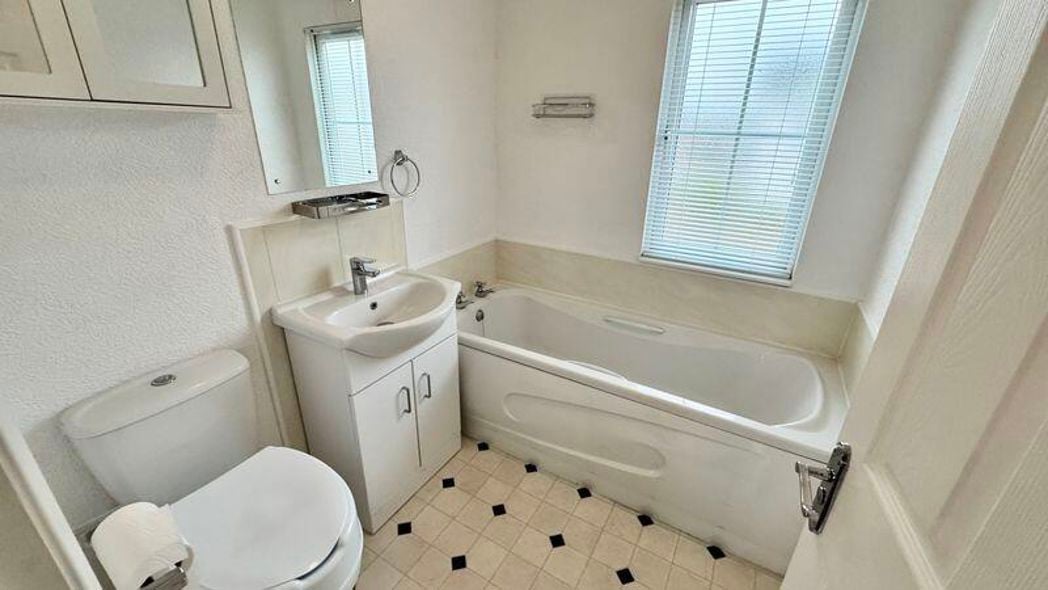 Property image 11 of 16