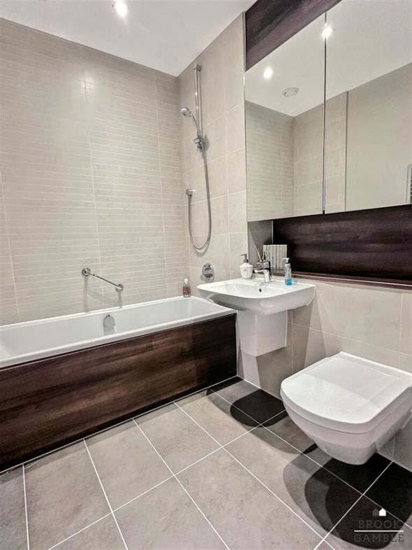 Property image 8 of 20