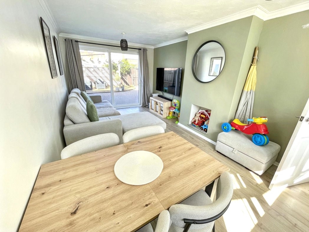 Property image 5 of 11