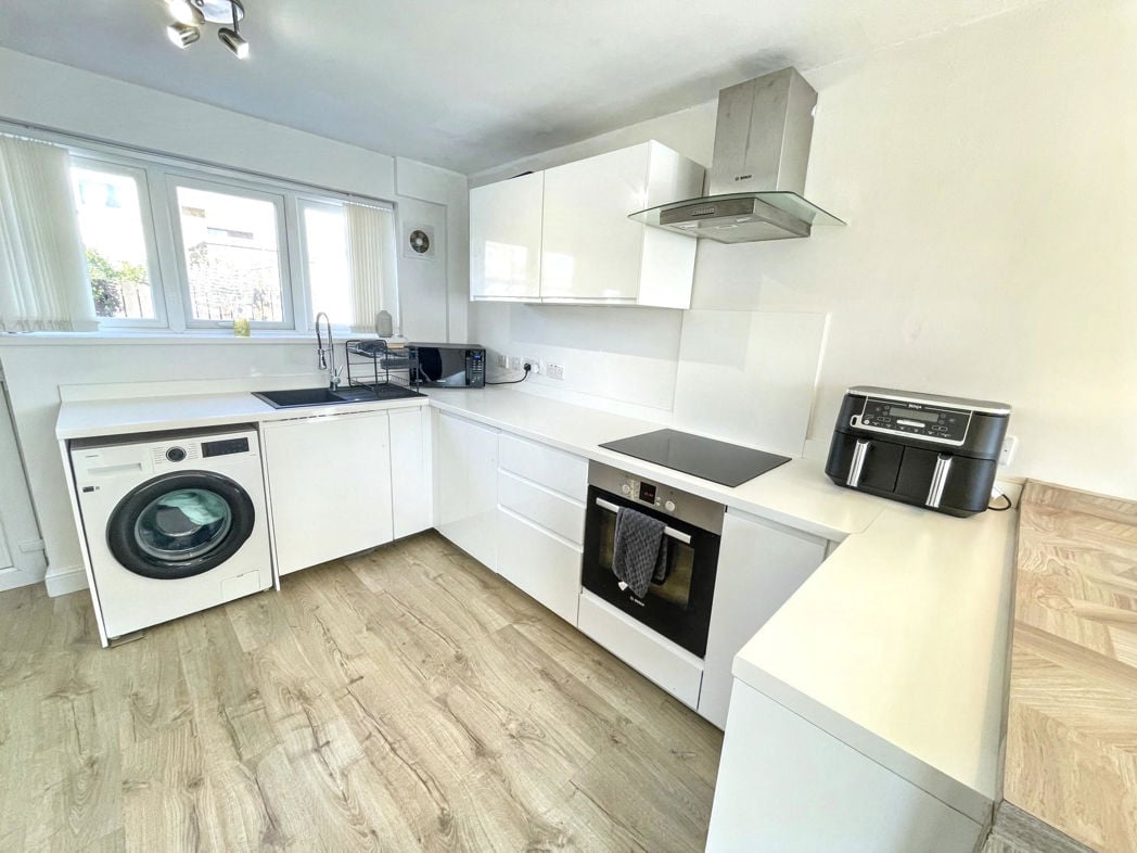 Property image 4 of 11