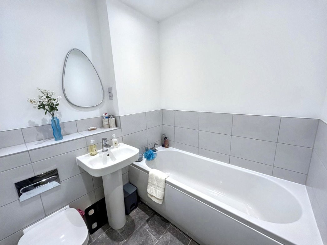 Property image 8 of 9