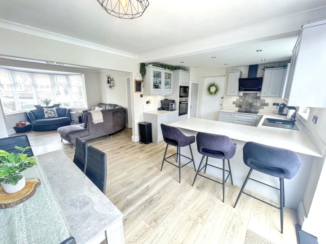Property image 4 of 15