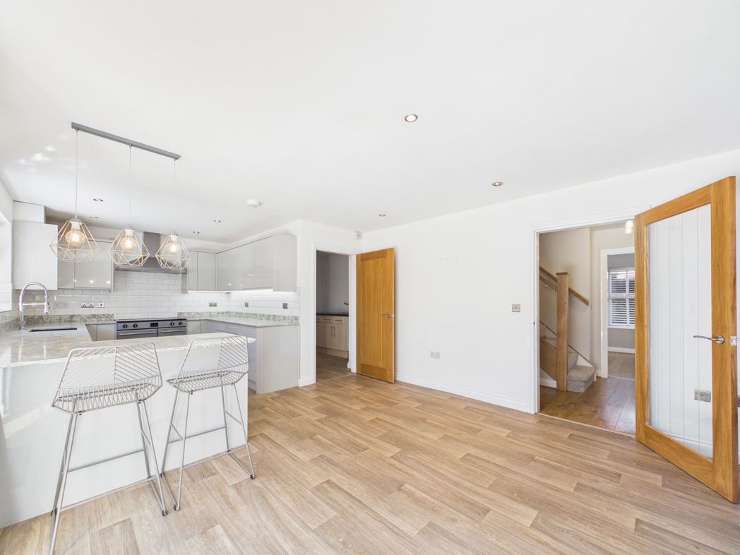 Property image 11 of 38