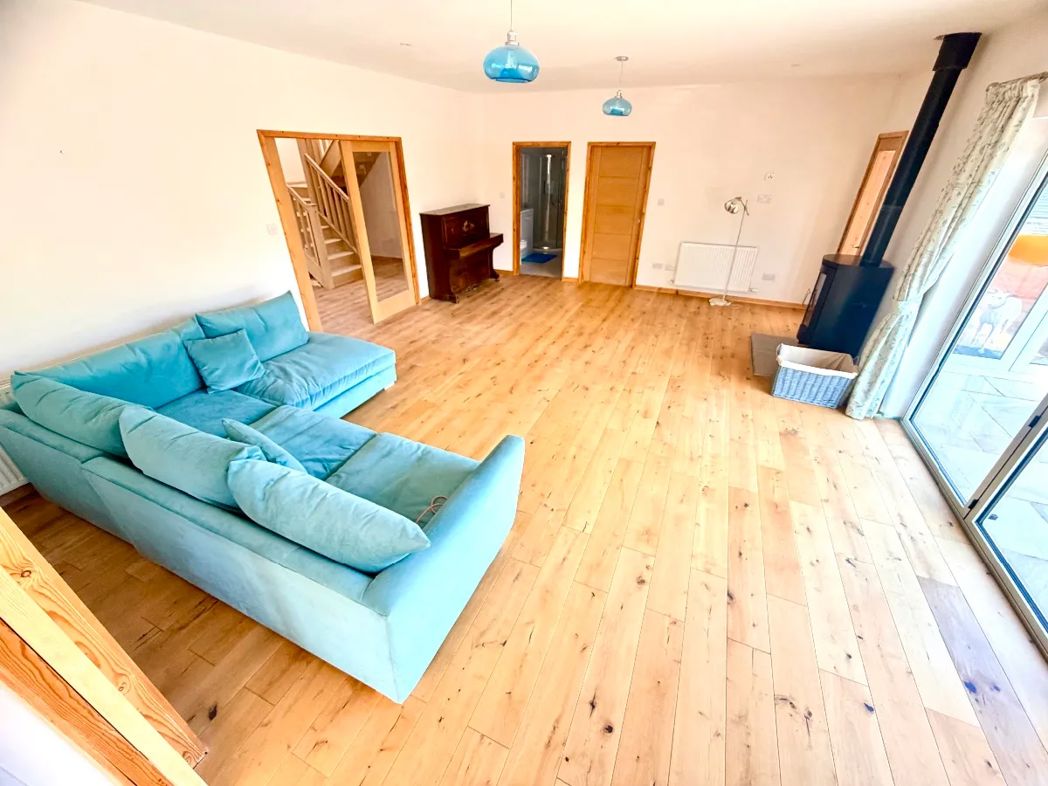 Property image 6 of 60