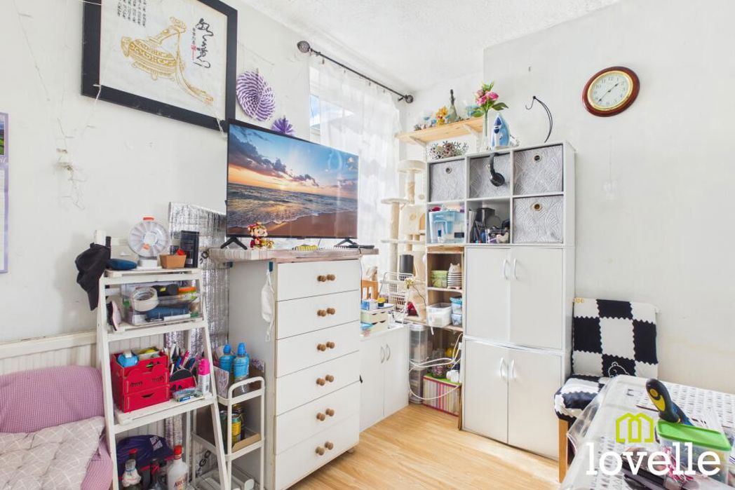 Property image 4 of 11