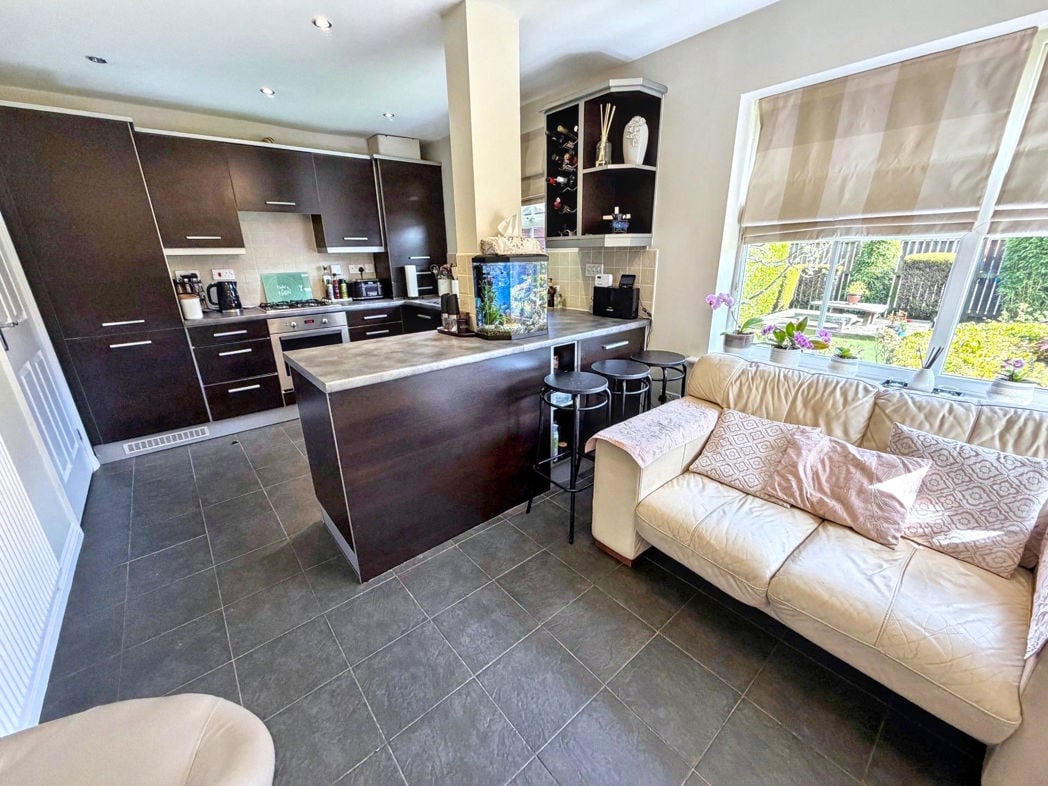 Property image 10 of 21