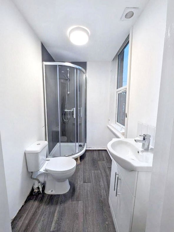 Property image 5 of 9