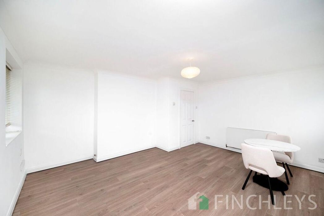 Property image 4 of 15